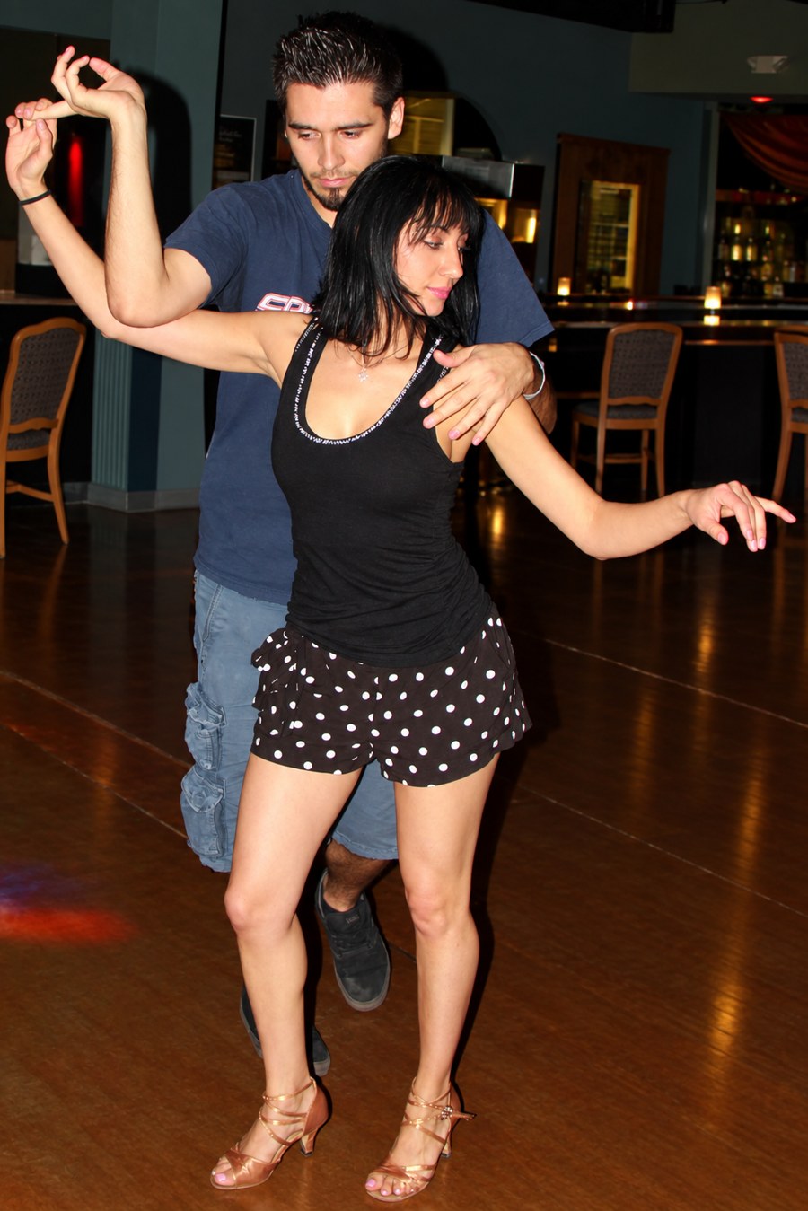 Yana Muravyov teaching a Latin dance lesson